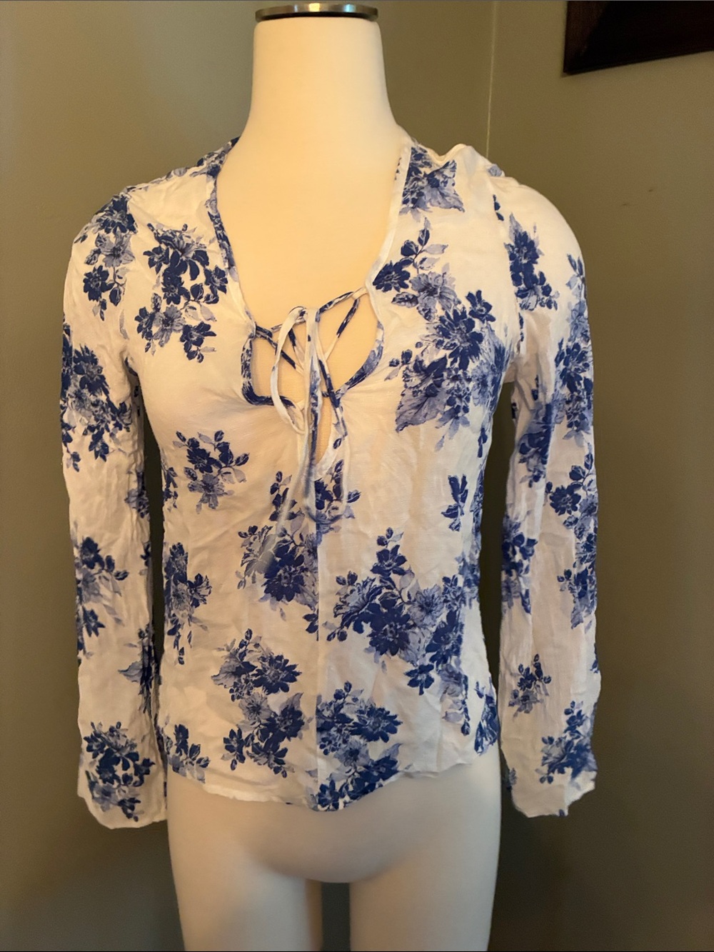 The Impeccable Pig White and Blue Floral Tie-Front Blouse